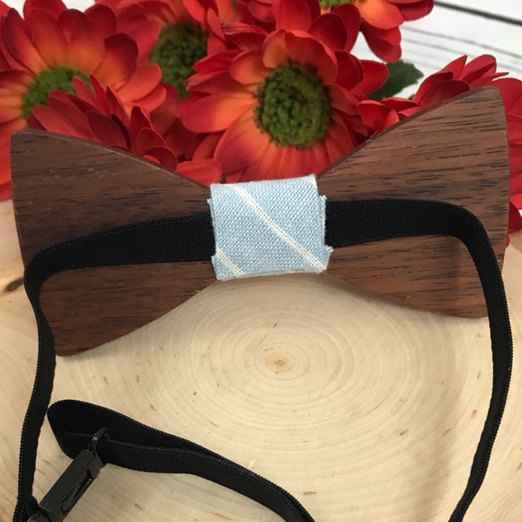 Rough-Hewn Gentleman Wooden Butterfly Bow Tie - Picture 5 of 8